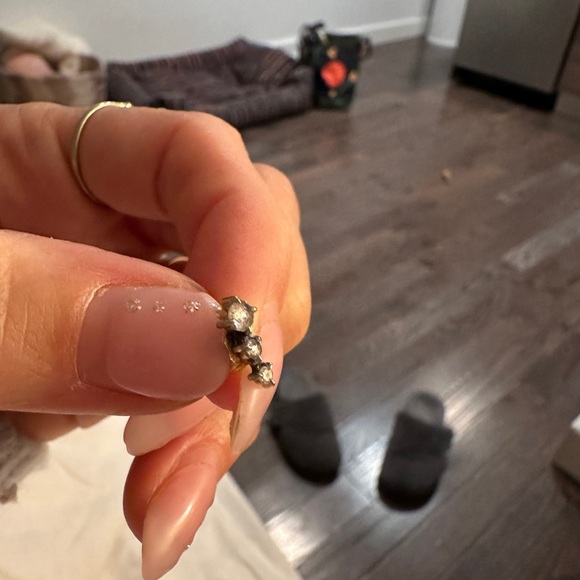 Catbird snow queen stud earring! 14k white gold and triple graduated diamonds. - Picture 3 of 3